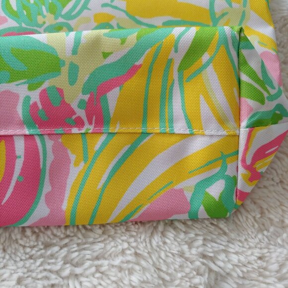 Lilly Pulitzer / Este Lauder Strawberry Banana Carryall Tote Bag Beachy Resort C - Picture 8 of 9